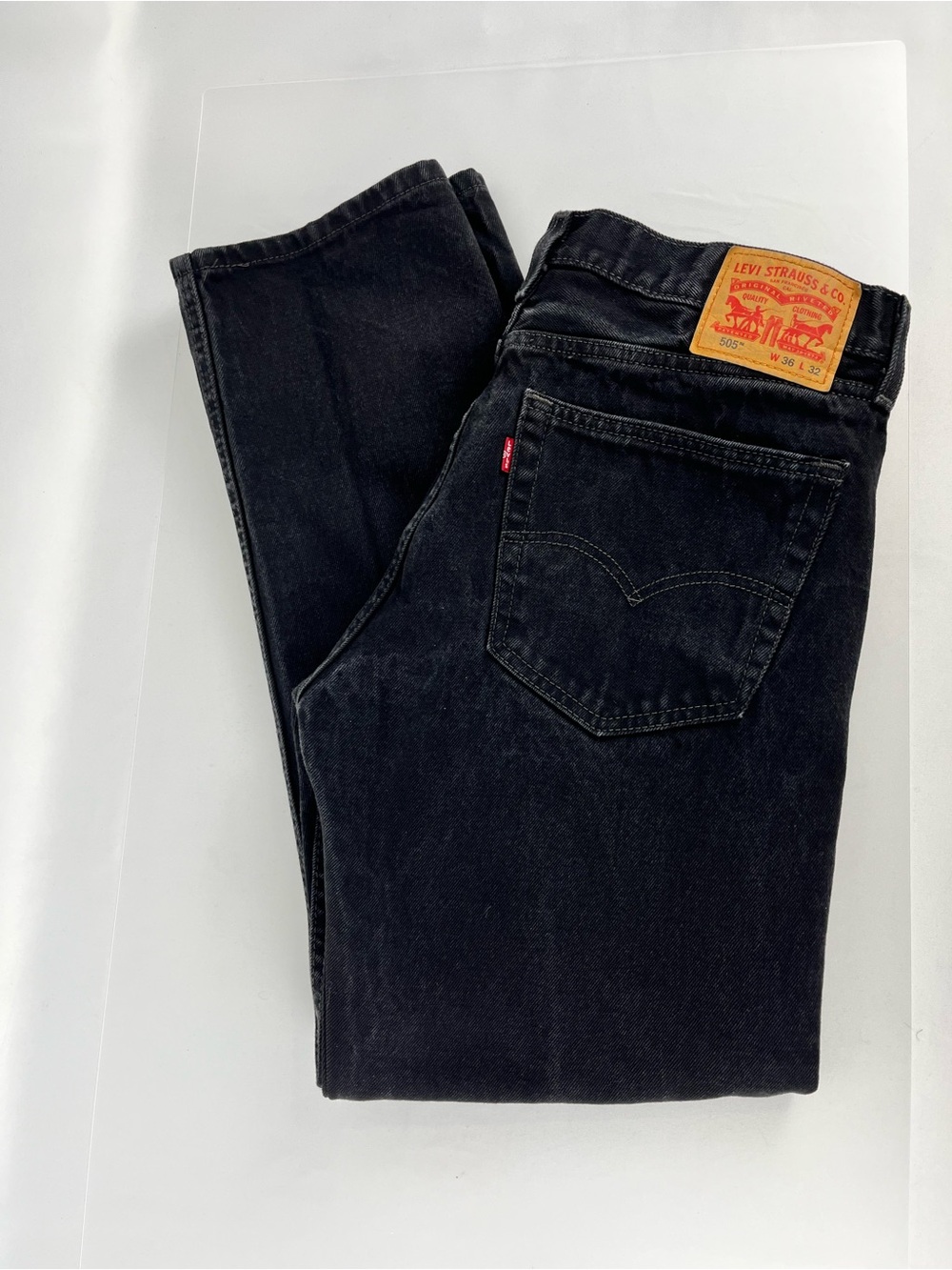 Levi’s 505 Men's regular-fit straight-leg jeans washed black denim 36”W - Picture 3 of 16